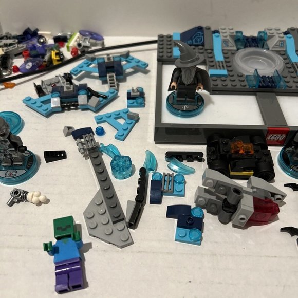 LEGO Dimensions PS3/PS4/WII U Lot of Figures and Pieces (No Game) w/ Extras - Picture 5 of 16